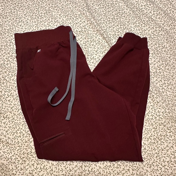 Figs Zamora High Waisted Jogger Scrub Pants Burgundy - Picture 1 of 3
